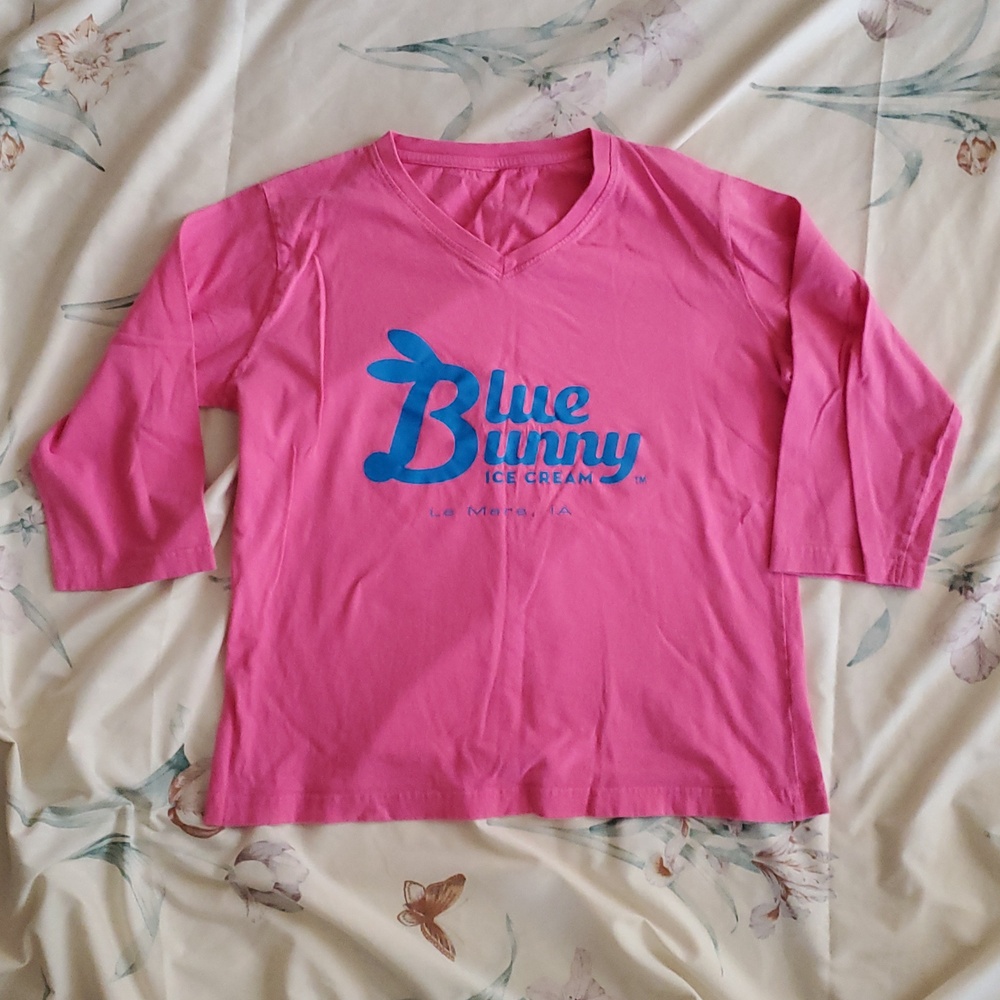Blue Bunny Ice Cream La Mars, IA Women's V Neck 3/4 Sleeve Pink, Blue L